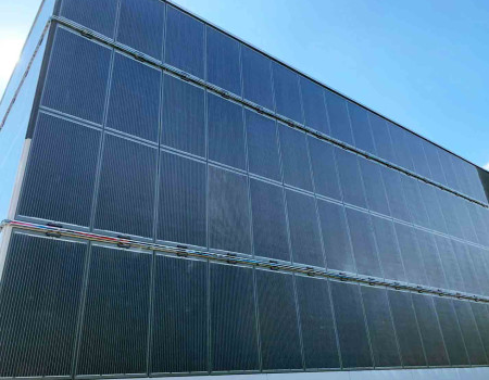 125 kW Solar-Fassade für Star Movie Steyr
