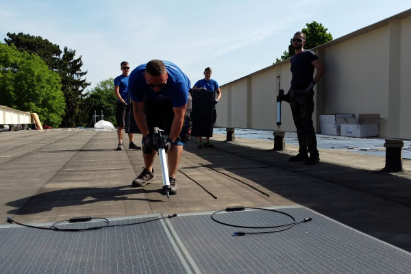 DAS Energy im Prater auf dem Dach von ‘Kugeltanz’ Bowlingbahn