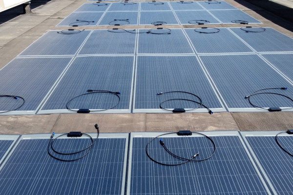 DAS Energy im Prater auf dem Dach von ‘Kugeltanz’ Bowlingbahn