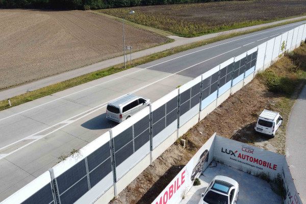 Lärmschutzwand in Himberg wird zum Sonnenkraftwerk