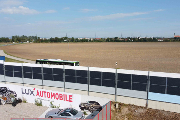Lärmschutzwand in Himberg wird zum Sonnenkraftwerk