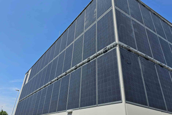 125 kW solar facade for Star Movie Steyr