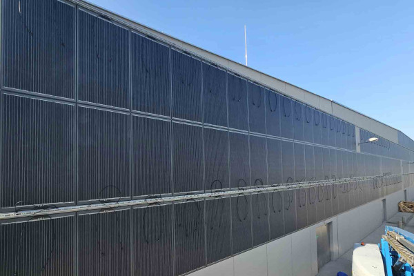 125 kW solar facade for Star Movie Steyr