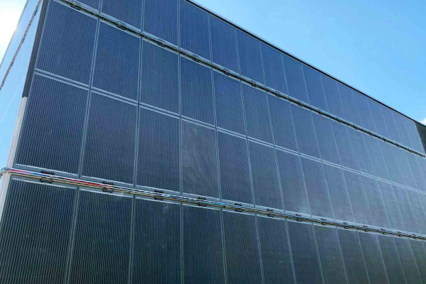 125 kW solar facade for Star Movie Steyr
