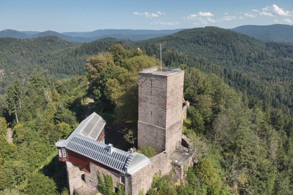 DAS Energy PV-Anlage auf denkmalgeschützter YBurg in Baden-Württemberg