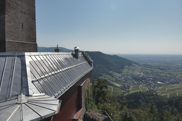 DAS Energy PV-Anlage auf denkmalgeschützter YBurg in Baden-Württemberg