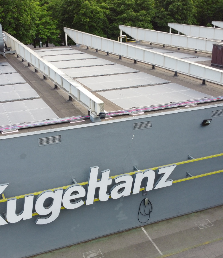 DAS Energy im Prater auf dem Dach von ‘Kugeltanz’ Bowlingbahn