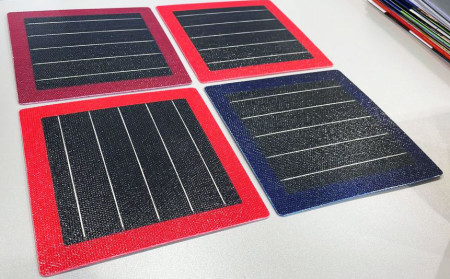 Endlich Farbe auf der PV-Fassade Endlich Farbe auf der PV-Fassade