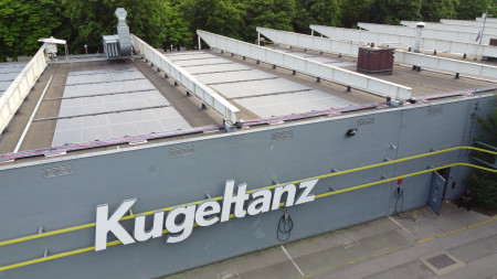 DAS Energy im Prater auf dem Dach von ‘Kugeltanz’ Bowlingbahn