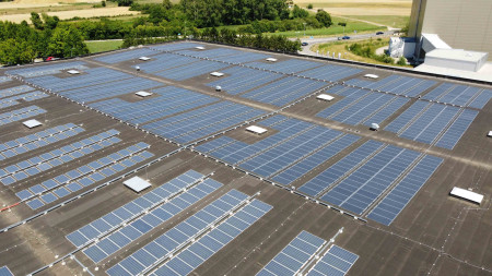 Vöslauer Mineralwasser GmbH startet regionales Photovoltaik-Bürgerbeteiligungsmodell Vöslauer Mineralwasser GmbH startet regionales Photovoltaik-Bürgerbeteiligungsmodell