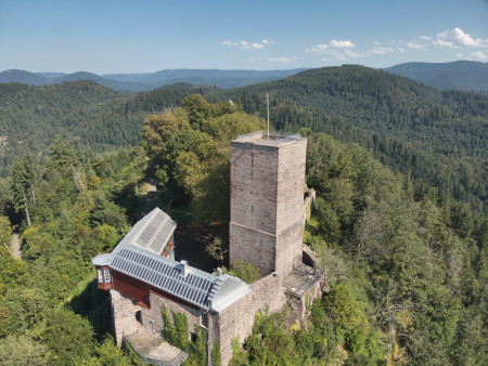 DAS Energy PV-Anlage auf denkmalgeschützter YBurg in Baden-Württemberg